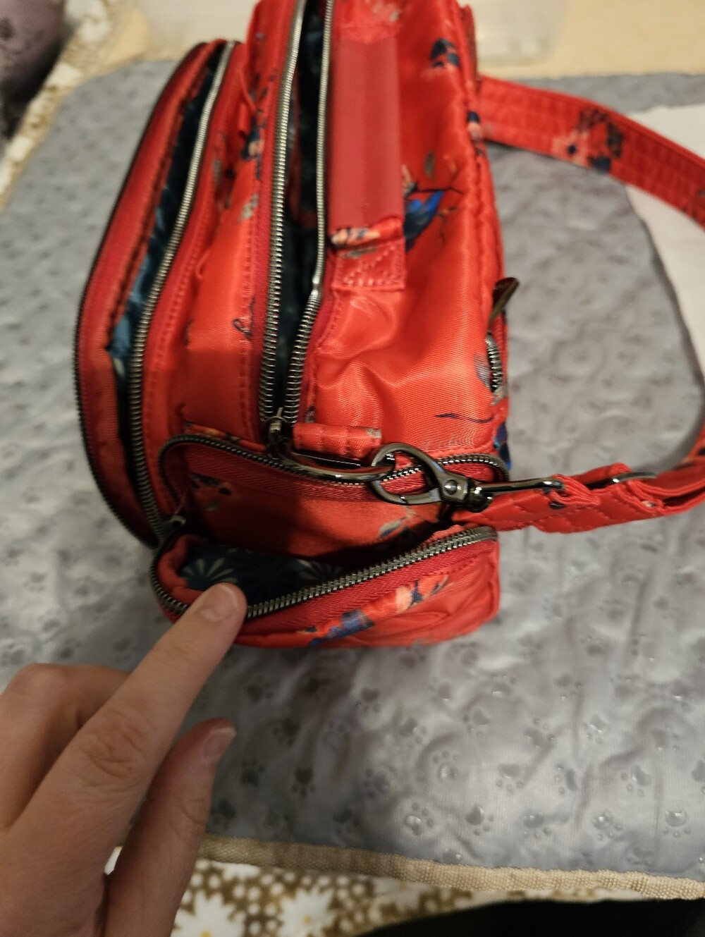 Lug Trolley 2 Crossbody Bag in the Bouquet Red pattern - Picture 9 of 11